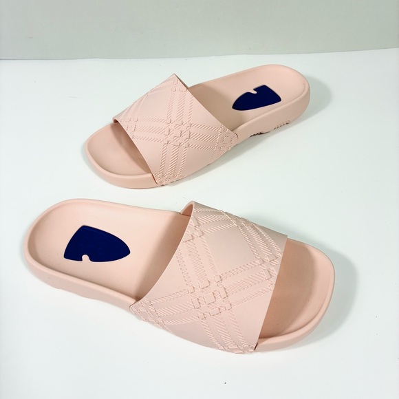 Burberry Dive Embossed Check Pool Slide Sandals Pink Gloss 38 8 NEW - Picture 1 of 17